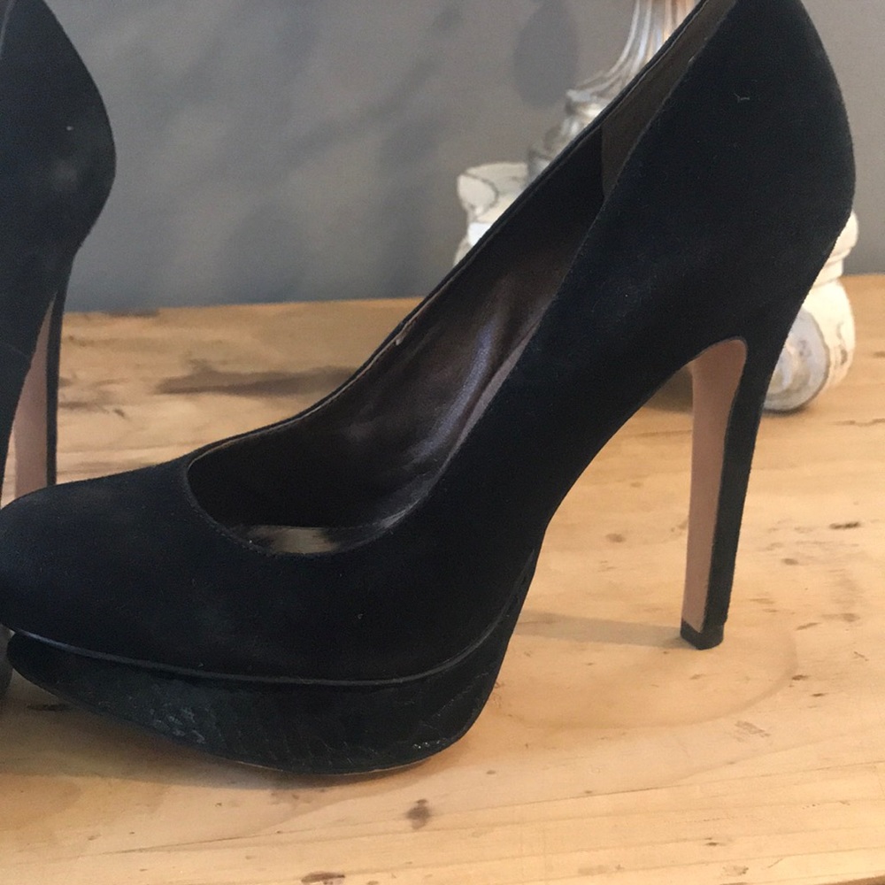 Shoes - Picture 2 of 4